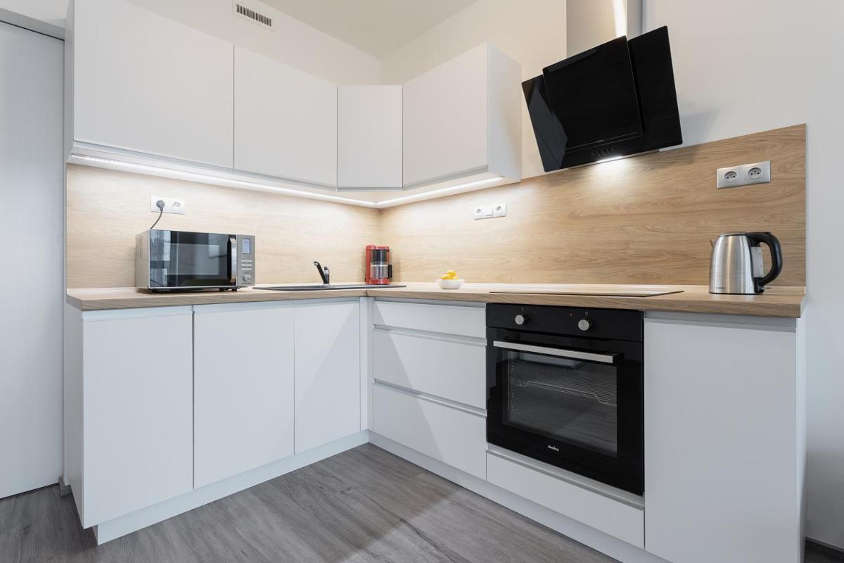 Yellow Apartment With Parking Prague Luaran gambar