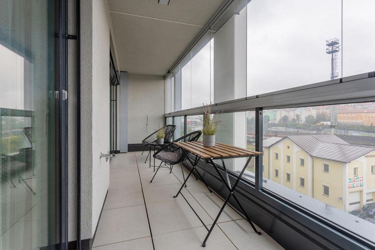 Yellow Apartment With Parking Prague Luaran gambar