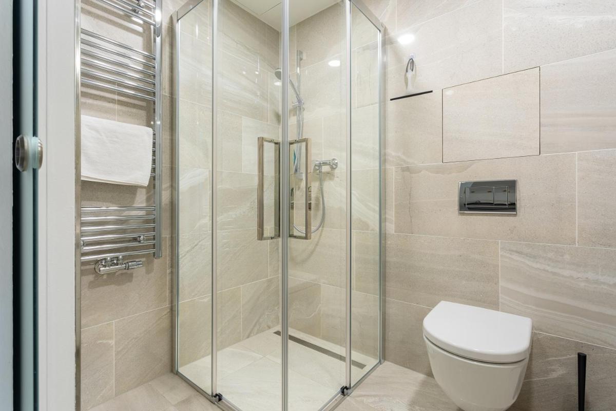 Yellow Apartment With Parking Prague Luaran gambar