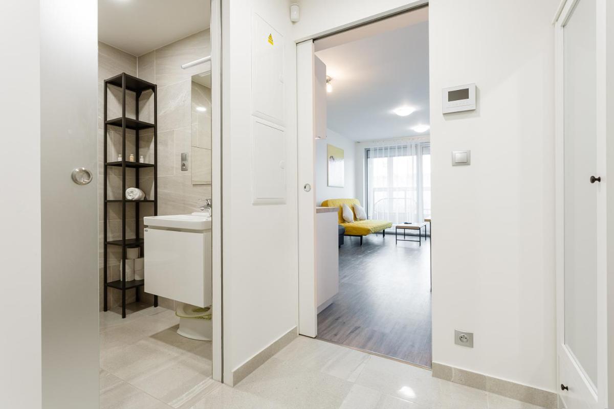 Yellow Apartment With Parking Prague Luaran gambar
