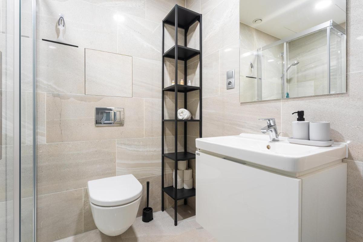 Yellow Apartment With Parking Prague Luaran gambar